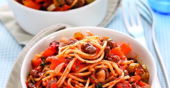 Спагетти с мясным рагу