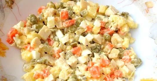 Cалат Оливье с кальмарами