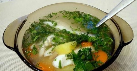 Рыбный суп уха из речной рыбы