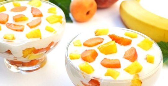 Творожный десерт с фруктами