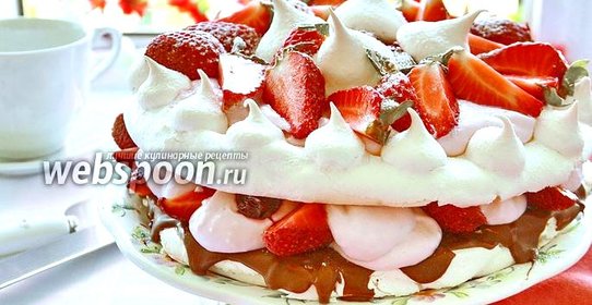 Творожный торт с безе и клубникой