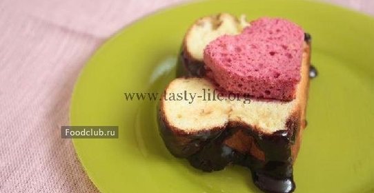 Бисквитный кекс с сердечком внутри