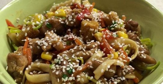 Лапша удон с курицей терияки