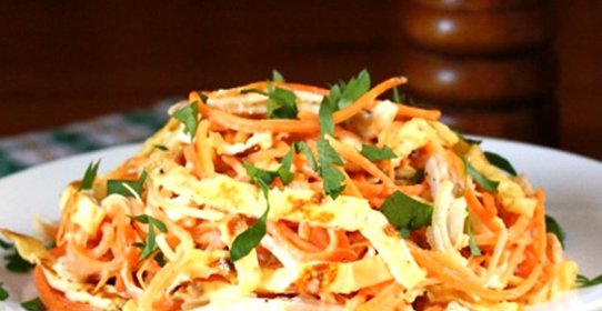 Салат с курицей и морковью