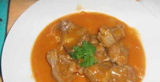 Гуляш из свинины с мукой