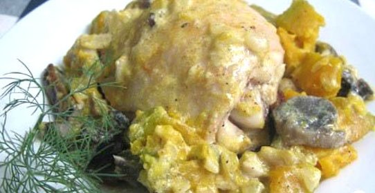 Курица, запеченная с грибами и тыквой