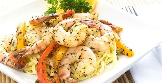 Паста с креветками и лимоном