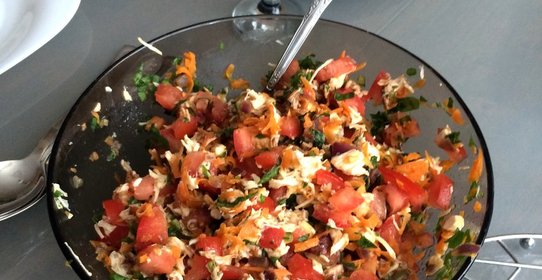 Салат с вареной грудкой и рукколой