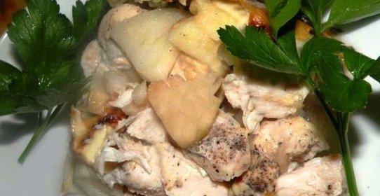 Куриное филе с яблоками в духовке