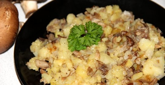 Жареный картофель с грибами