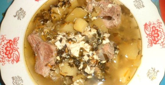 Зеленый борщ на свиных ребрышках