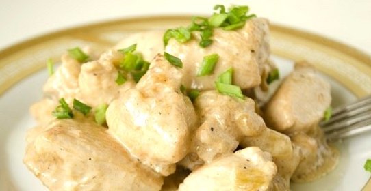 Куриное филе, тушеное в сметане