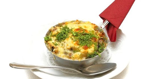 Жюльен с куриными потрохами и виноградом