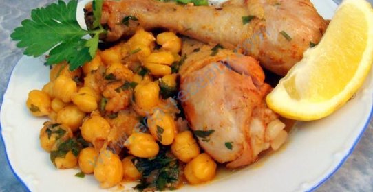 Курица с луком и нутом