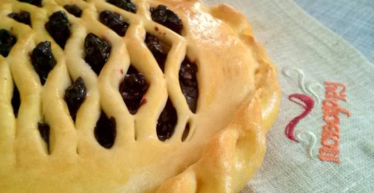 Пироги с черникой из дрожжевого теста