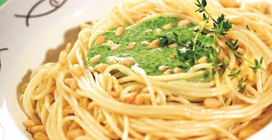 Спагетти со шпинатом, пармезаном и брынзой