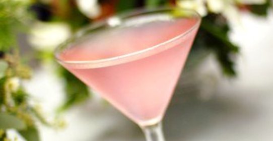 Пунш из розового вина с клюквенным соком