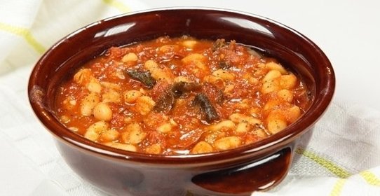 Фасоль тушеная с помидорами