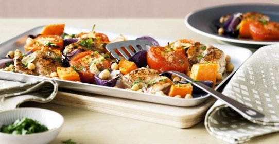 Курица, запеченная со сладким картофелем