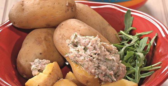 Молодой картофель с селедочным маслом