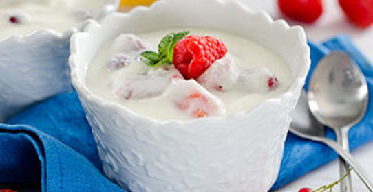 Домашний йогурт с ягодами в мультиварке