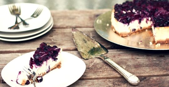 Творожно-черничный торт без выпечки