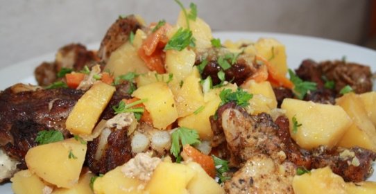 Свиные ребрышки с овощами Объеденье мясолюба