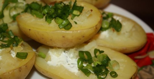 Запеченный картофель со сметаной