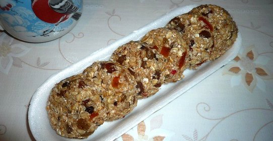 Домашние батончики мюсли с изюмом и цукатами