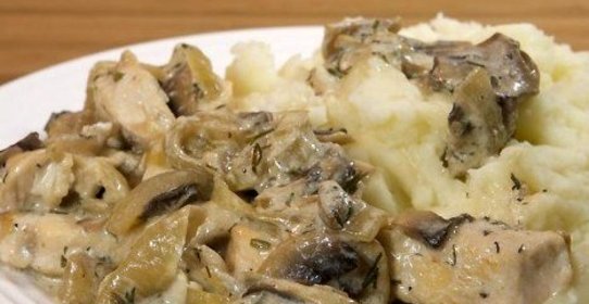Курица с грибным соусом