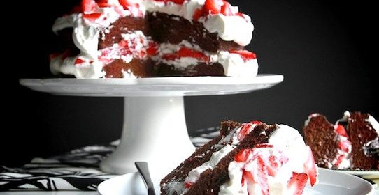 Клубнично-шоколадный торт