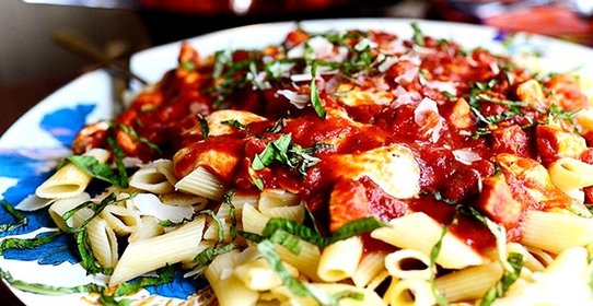 Паста с моцареллой и курицей