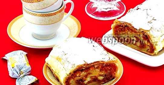 Штрудель с грушами и овсяным печеньем