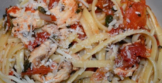 Паста баветте со шпинатом и индейкой по‑итальянски