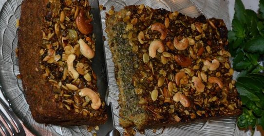 Пирог из чечевицы с брокколи, грибами и семечками