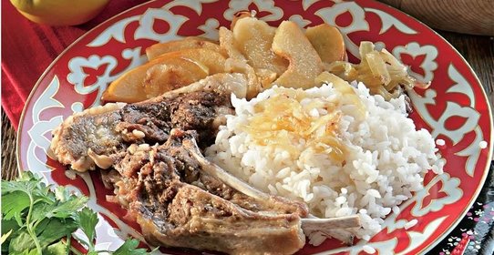 Баранина, запеченная с айвой