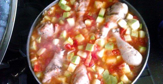 Куриные ножки с кабачками