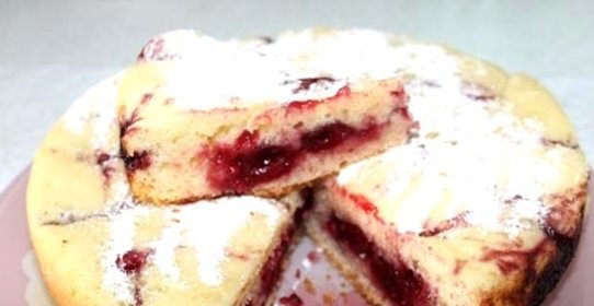 Вишневый пирог в мультиварке