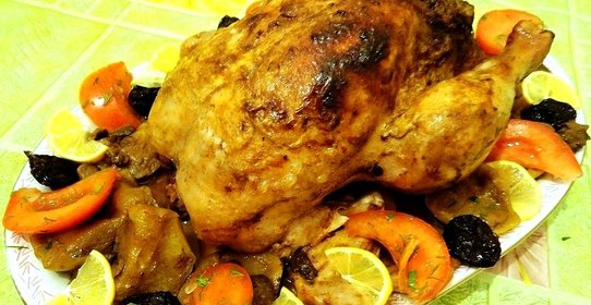 Курица с яблоками и черносливом