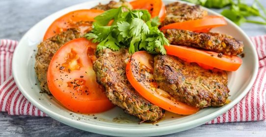 Мясные оладьи с картошкой и зеленью