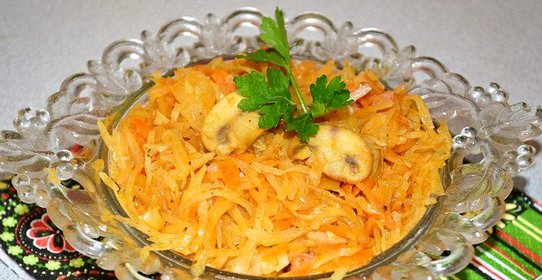 Солянка капустная с ветчиной грибами и ананасом