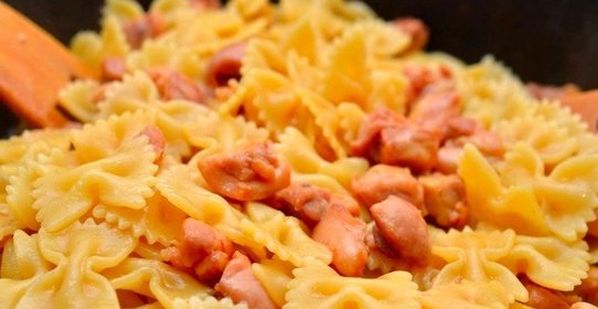 Курица с макаронами и мёдом