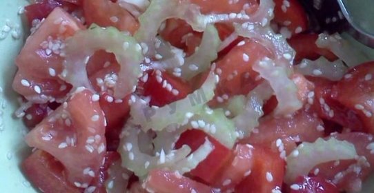 Салат ананасы лук-порей крабовые палочки