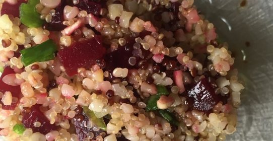 Салатик из свеклы, киноа и булгура