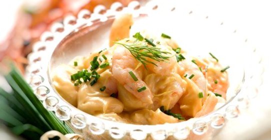 Коктейль из креветок с острым чесночно-лаймовым соусом и грейпфрутами