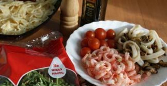 Салат Бантики с морепродуктами