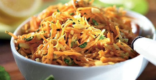 Пикантный морковный салат с мятой