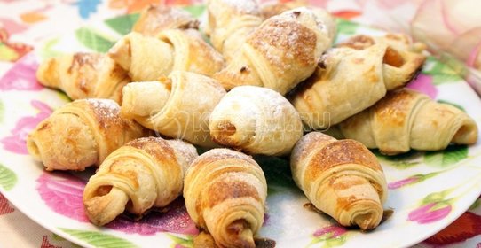 Слойки с курагой