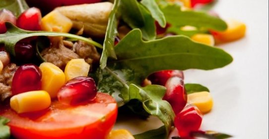 Тунцовый салат в гранатово-горчичной заправке