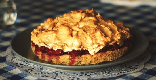 Ягодный пирог с итальянской меренгой